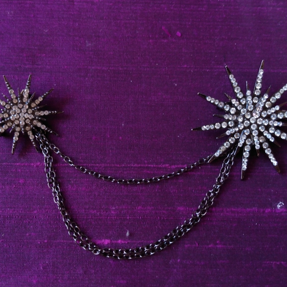 Jewelry - 4/$20 - Starburst Brooch